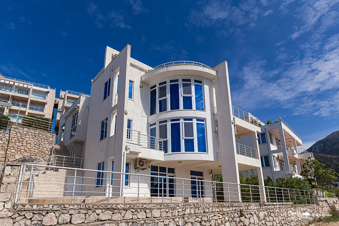 Luxurious villas in Bar