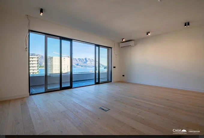 Three-bedroom apartment in Budva with a stunning view