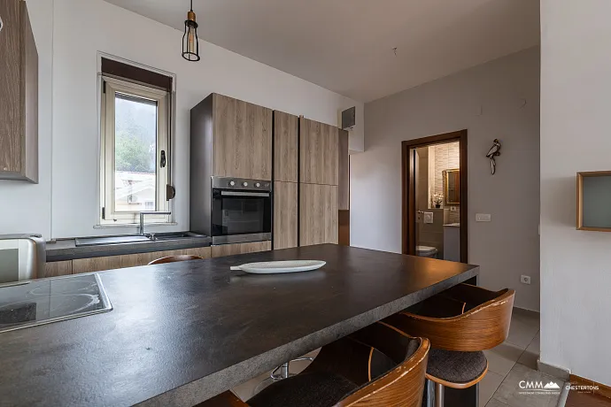 Spacious Apartment with Sea View in Tivat, Mažina Area