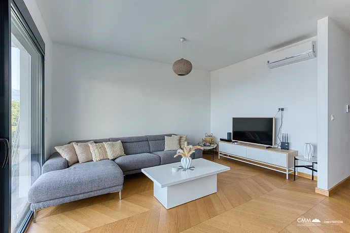 Three-bedroom apartment in a complex with a pool, Blizikuće