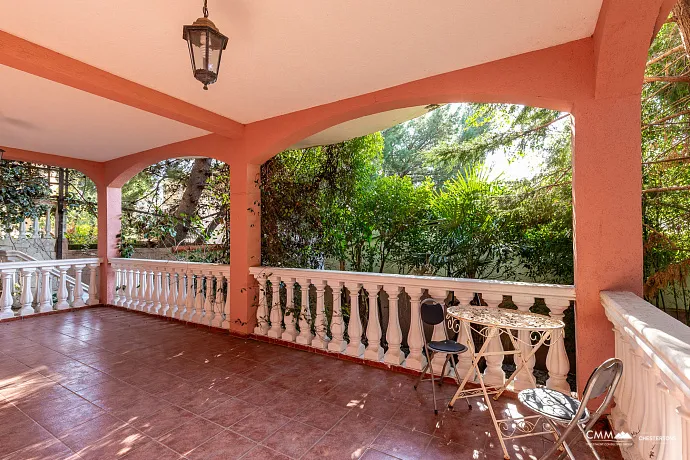 Three-storey family house in Susanj