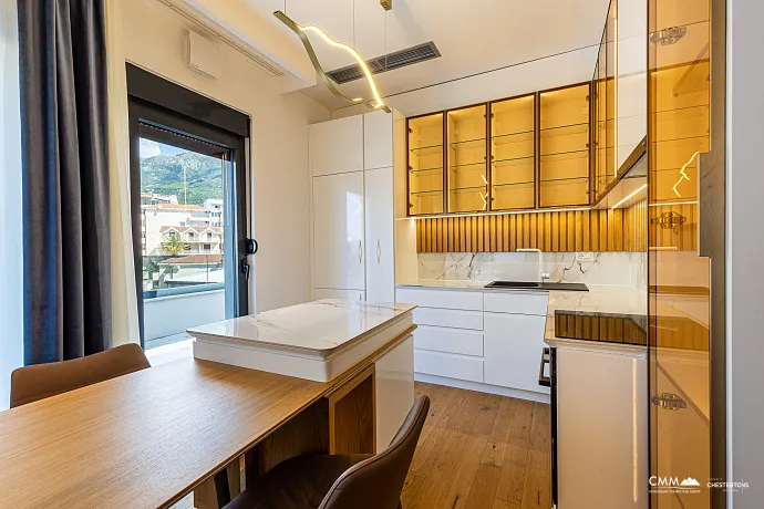 Penthouse in new building in Becici near the sea