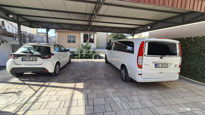 House in a quiet area of ​​Budva overlooking the sea.