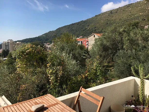Charming Sea-View Residence with 3 Bedrooms in Petrovac