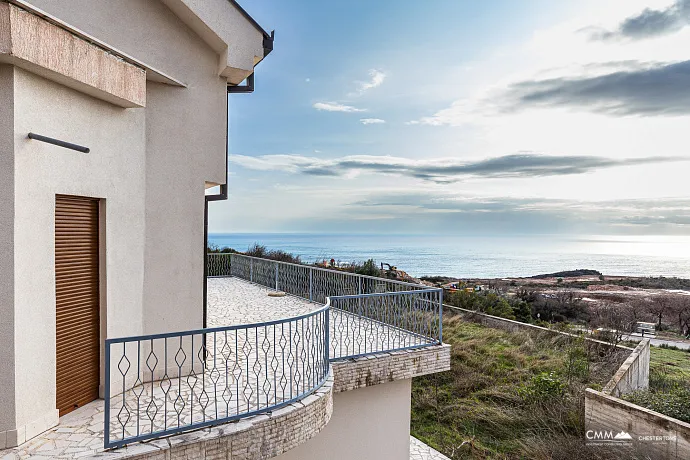 Spacious 3-Story House with Sea View in Blizikuce