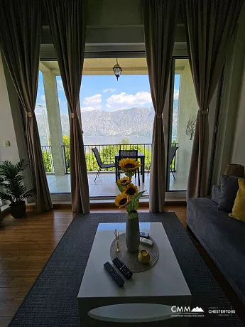 Spacious 1-Bedroom Apartment in Prcanj