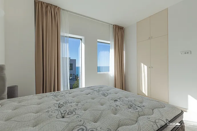 Luxurious villas in the PURE MANSIONS complex