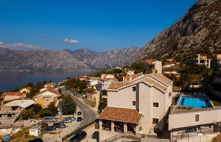 Attractive villa in picturesque Kotor, in the Dobrota area