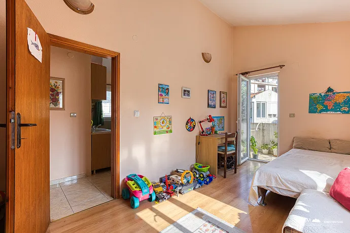 A townhouse wiht mountine view in Budva