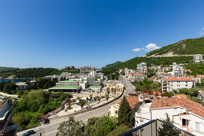 Penthouse in new building in Becici near the sea