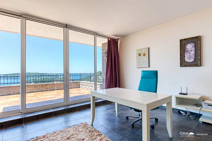 Sea view villa in Becici