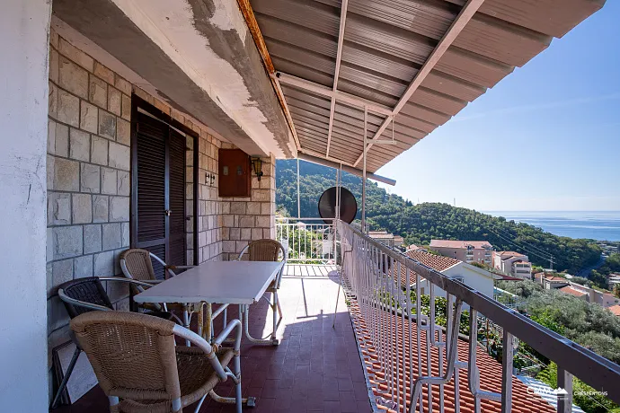 House for sale in Pržno, near Sveti Stefan – prime location.