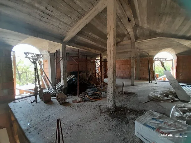 House for sale with a large plot in Cetinje
