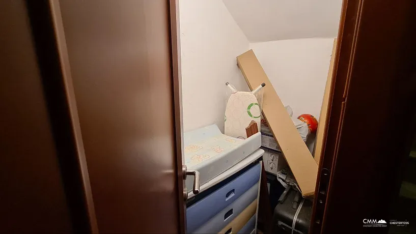 House in a quiet area of ​​Budva overlooking the sea.