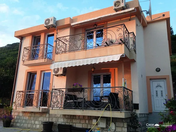 House in Bar with sea view