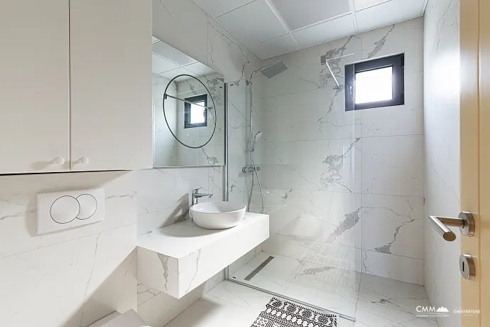 Three-bedroom apartment in a complex with a pool, Blizikuće