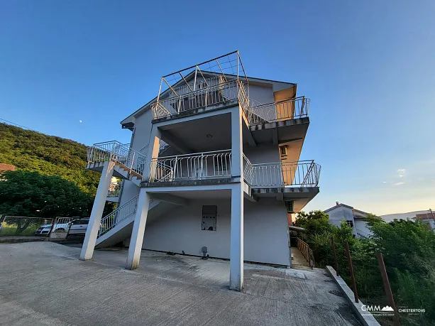 House with 10 apartments in Herceg Novi, Zelenika