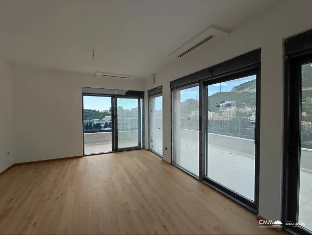 Penthouse in new building in Becici near the sea