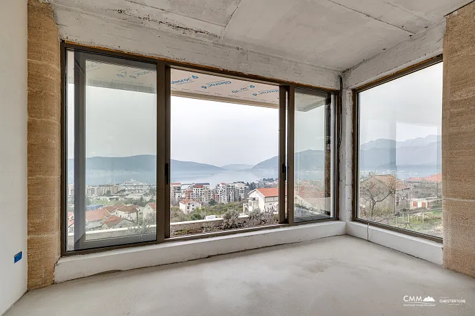 Luxury villa with panoramic views over Porto Montenegro