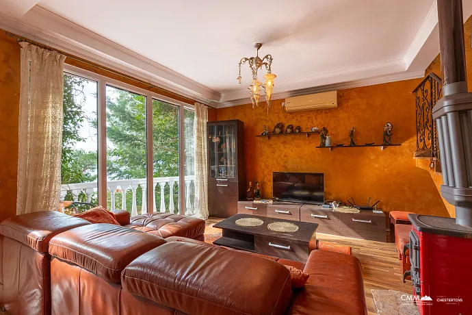 Three-storey family house in Susanj