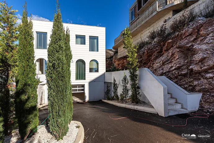 Luxurious villas in the PURE MANSIONS complex