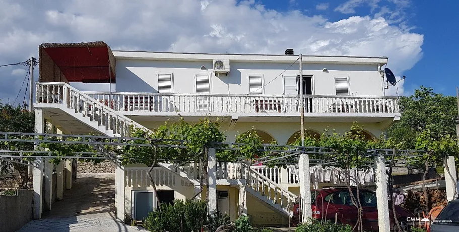 Two-storey house with panoramic sea views