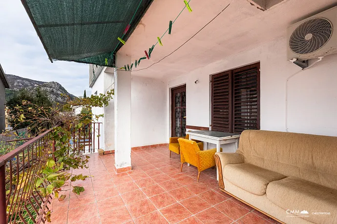 Family house in a quiet area with a terrace and greenery views.