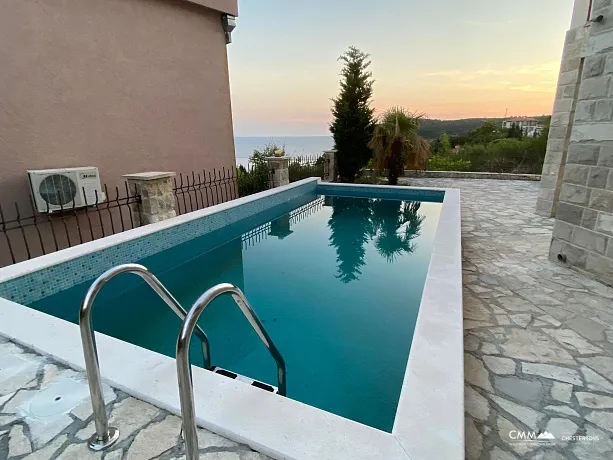 House for sale in Bar with a panoramic sea view 