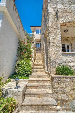 Apartment house with a swimming pool and a phenomenal view