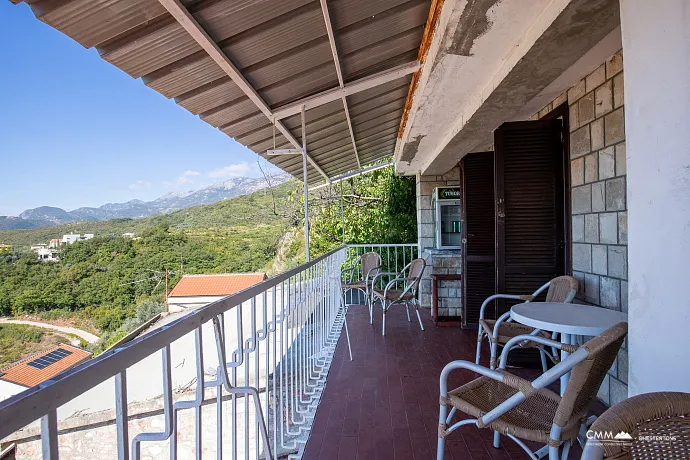 House for sale in Pržno, near Sveti Stefan – prime location.