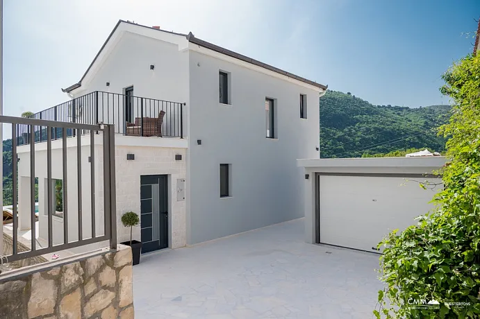 Modern villa with sea views in Becici