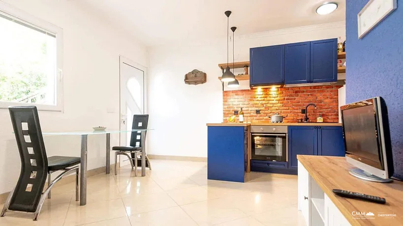 One-bedroom apartment by the sea