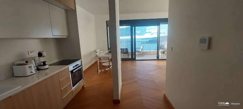 Three-bedroom apartment in a complex with a pool, Blizikuće
