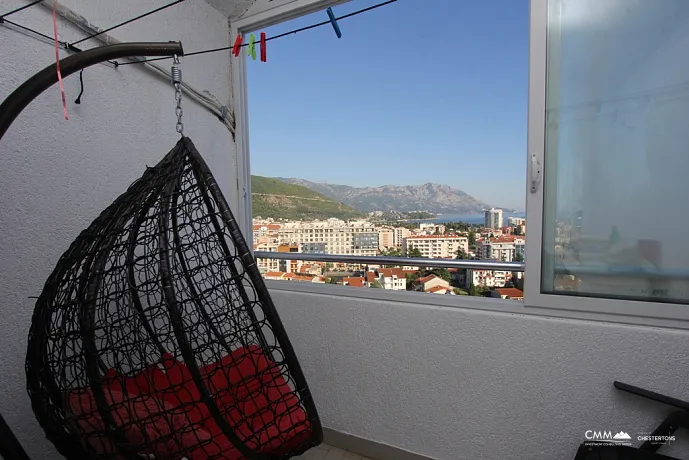 Bright apartment in Budva