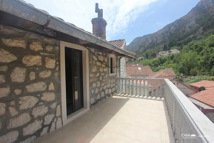 Frontline Four Bed House Near Central Kotor