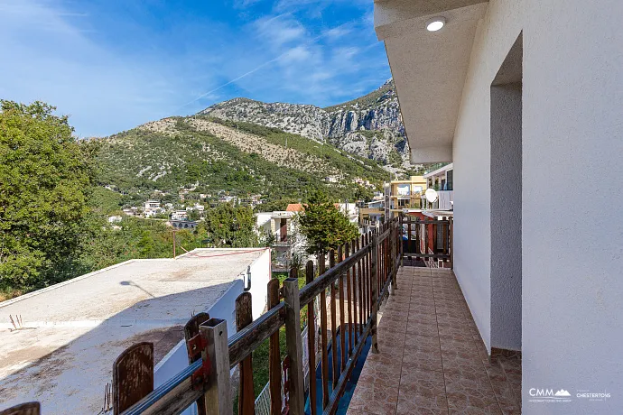 House with a terrace and sea view in Bar