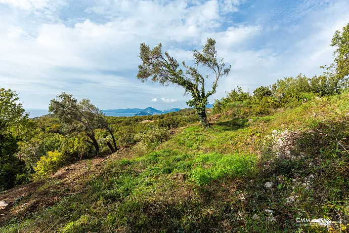 Plot for sale in Reževići, 975 m²