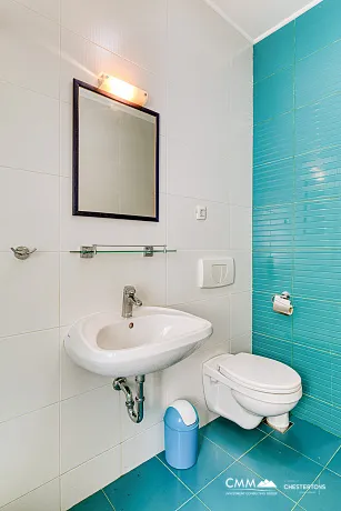 Apartment with Sea View, Bijela