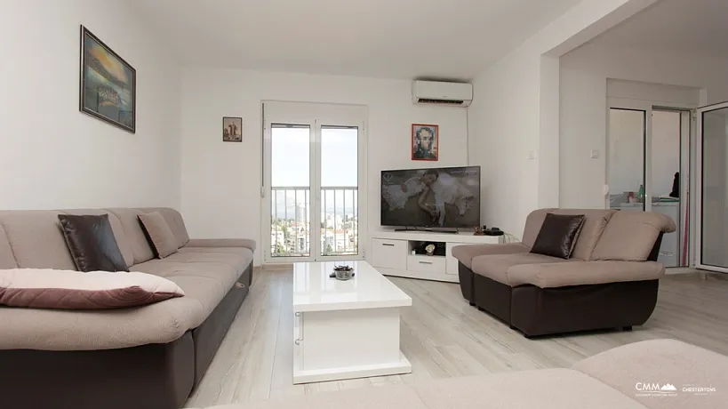 Bright apartment in Budva