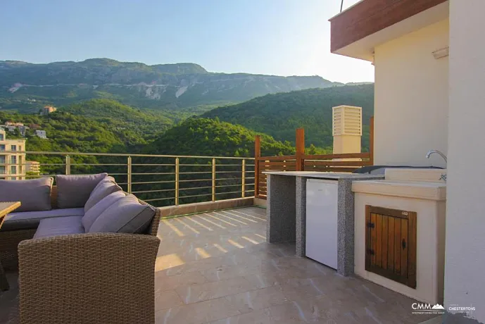 Penthouse in Becici with a panoramic sea view