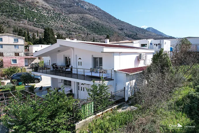 Two-storey spacious house in Sutomore