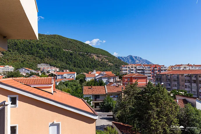 Sunny one-bedroom apartment of 42 m² in Budva, close to the sea.