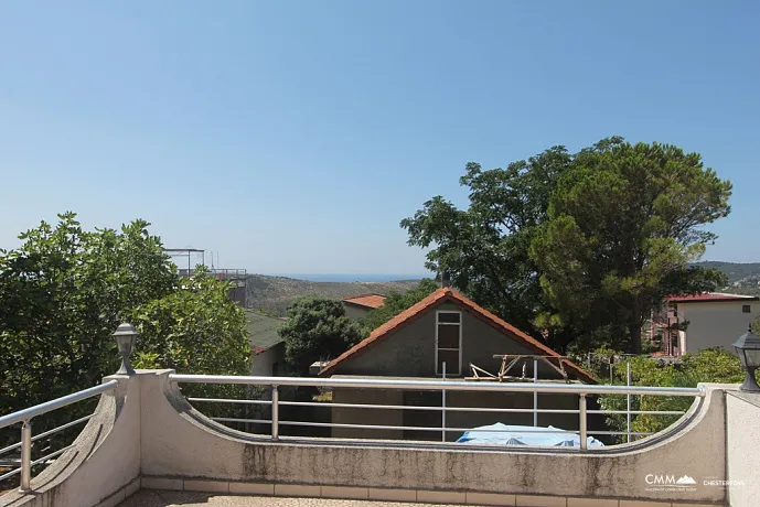 A three-story house with a panoramic view in Sutomore