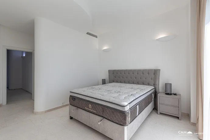 Luxurious villas in the PURE MANSIONS complex