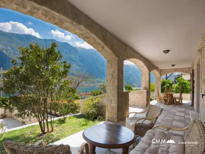 Luxurious villa in Prcanj