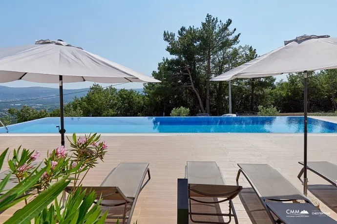 Cozy 37 m² Apartment with a Swimming Pool and Sea View in Kavač.