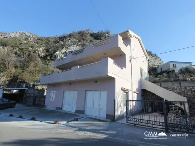 House with 7 bedrooms and a view of the Bay of Kotor in Skaljari