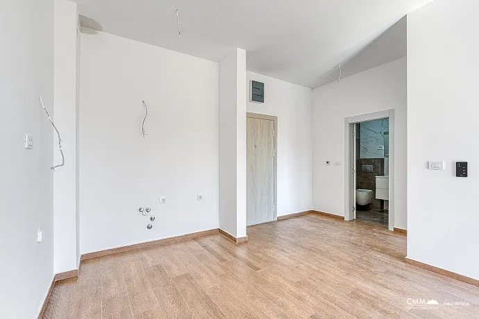 Sunny one-bedroom apartment of 42 m² in Budva, close to the sea.