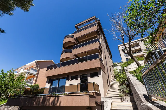 Excellent villa in the center of Herceg Novi