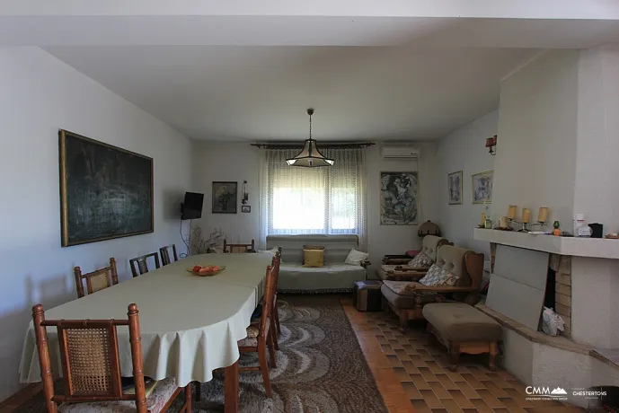 A spacious house with a large yard in Zelenika